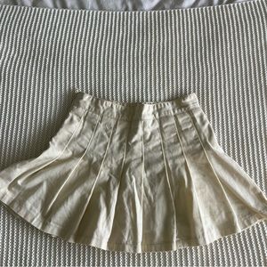 Pleated skirt with shorts (s)